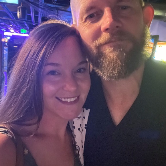 Meet your Posher, Julie - Picture 1 of 1